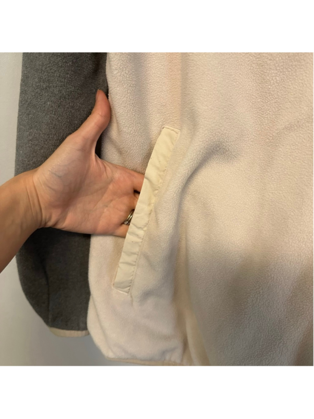 Columbia Gray Off-white Fleece Sweatshirt size XXL 1/4 button pullover - Picture 5 of 7